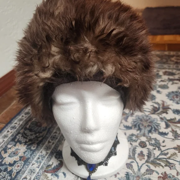 TUSCAN Lamb Brown Winter Hat - Picture 2 of 16